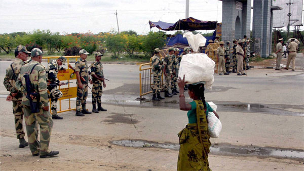 TN seals borders with Karnataka, AP, Kerala to control coronavirus outbreak TN seals borders with Karnataka, AP, Kerala to control coronavirus outbreak