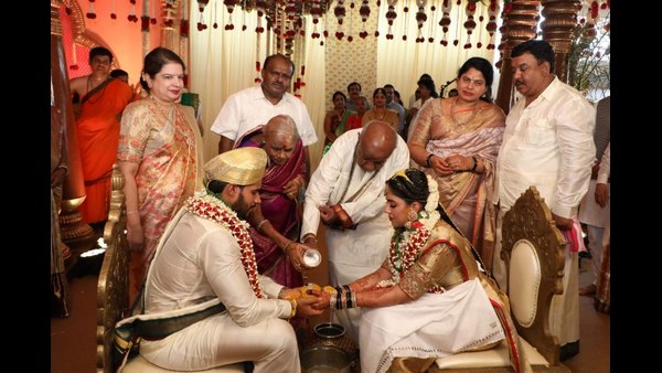 Nikhil Kumaraswamy ties the nuptial knot with Revathi Nikhil Kumaraswamy ties the nuptial knot with Revathi