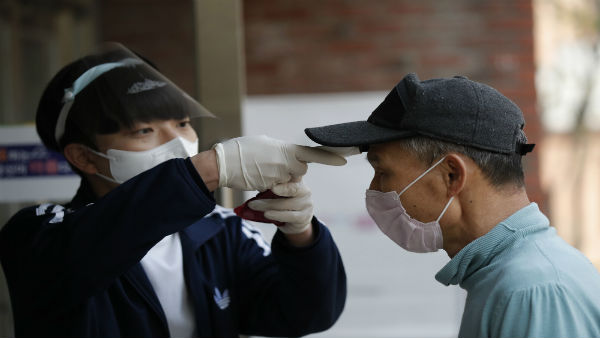 South Korea mulls reopening schools South Korea mulls reopening schools