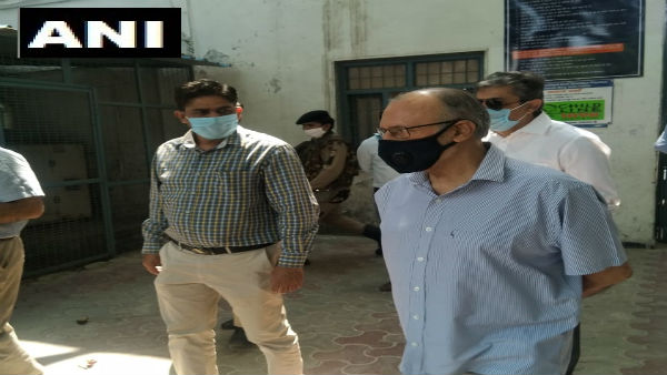 Delhi LG conducts surprise inspection at migrant shelter home Delhi LG conducts surprise inspection at migrant shelter home