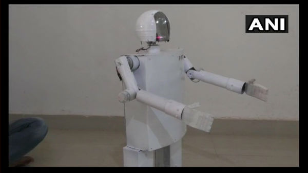 Covid-19: Chhattisgarh student designs Rs 5,000 robot to attend to patients on behalf of doctors Covid-19: Chhattisgarh student designs Rs 5,000 robot to attend to patients on behalf of doctors