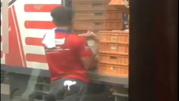 Fake: Video of man spitting on bread is not from India Fake: Video of man spitting on bread is not from India