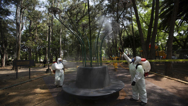 Coronavirus deaths in US top 100,000; Trump sympathises with families of victims Coronavirus deaths in US top 100,000; Trump sympathises with families of victims