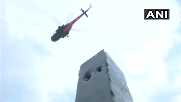 IAF Chopper showers petals on Delhis Police War Memorial to thank corona warriors IAF Chopper showers petals on Delhis Police War Memorial to thank corona warriors
