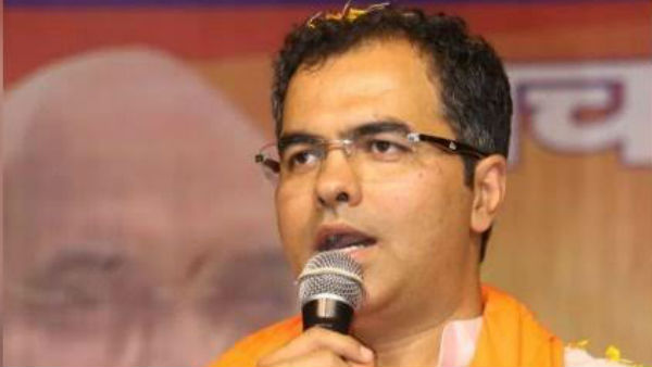 BJP MP irks Delhi police by tweeting video of Muslims offering namaz BJP MP irks Delhi police by tweeting video of Muslims offering namaz