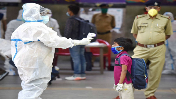 COVID-19 cases likely to rise in Bengal as social-distancing norms go up in smoke: Doctors COVID-19 cases likely to rise in Bengal as social-distancing norms go up in smoke: Doctors