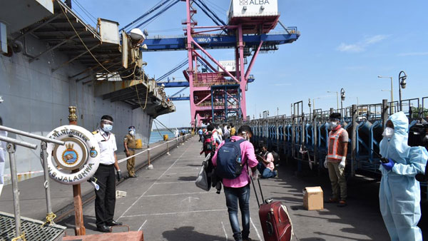 Indian Navy repatriates 600 Indians from Iran Indian Navy repatriates 600 Indians from Iran