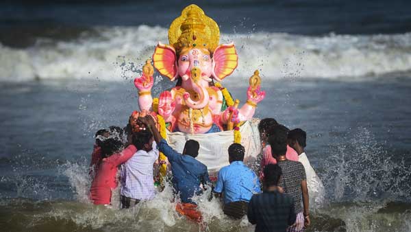 Ganeshotsav: Only five people to be allowed in arrival, immersion procession Ganeshotsav: Only five people to be allowed in arrival, immersion procession