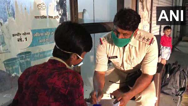 Cop teaches poor boy who dreams on becoming a policeman Cop teaches poor boy who dreams on becoming a policeman