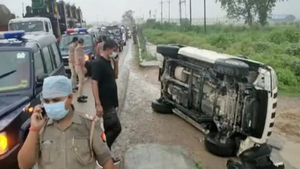 Car carrying Vikas Dubey to custody overturned: Kanpur Police Car carrying Vikas Dubey to custody overturned: Kanpur Police