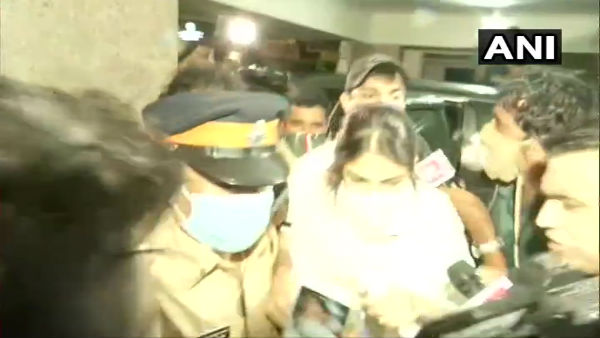 Sushant case: CBI questions Rhea for more than 10 hours Sushant case: CBI questions Rhea for more than 10 hours