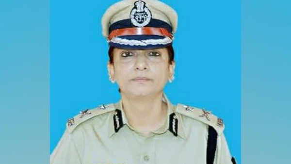 Who is Charu Sinha, CRPF’s first woman IG in the Srinagar sector Who is Charu Sinha, CRPF’s first woman IG in the Srinagar sector