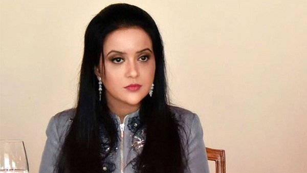 You gain nothing: Shiv Sena hits back at Amruta Fadnavis You gain nothing: Shiv Sena hits back at Amruta Fadnavis