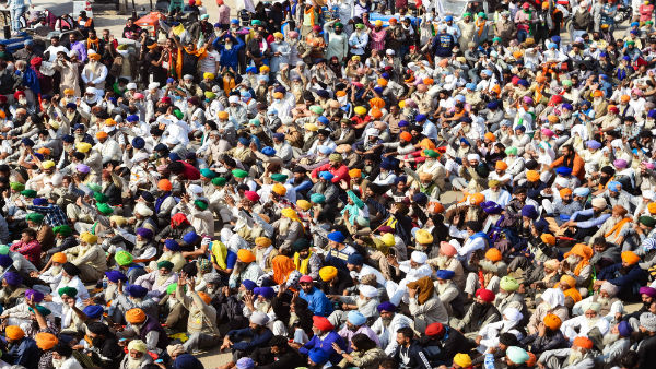 Farmers continue to converge on Delhi borders to join protest against farm laws; Security stepped up Farmers continue to converge on Delhi borders to join protest against farm laws; Security stepped up