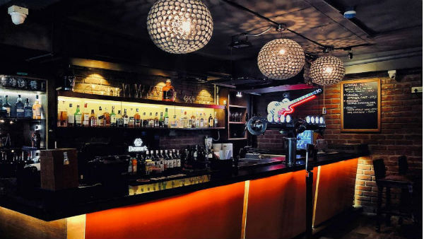 196 held from bar, pub for lockdown norms violation in Mumbai 196 held from bar, pub for lockdown norms violation in Mumbai