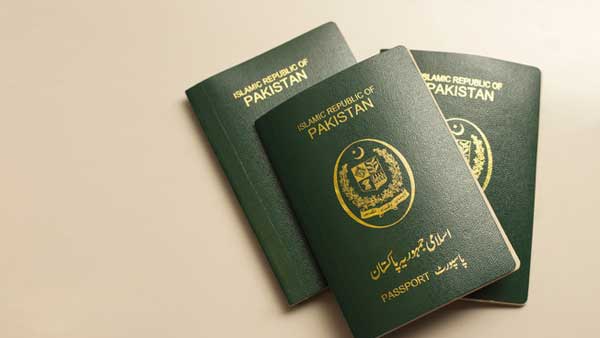 पाकिस्तानी महिला ने यूपी में ग्राम पंचायत चलाई पाकिस्तानी महिला ने यूपी में ग्राम पंचायत चलाई
