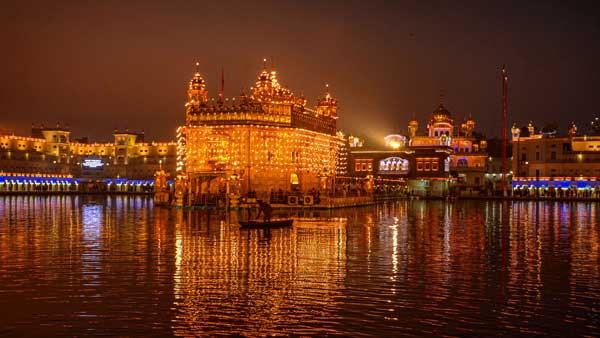 Devotees offer prayers at Gurudwara