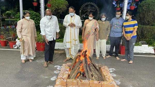 VP Naidu celebrates Bhogi with family in Goa