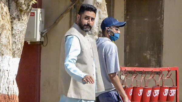 Bollywood actor Abhishek Bachchan during the shooting of his film Dashmi in Agra. Bollywood actor Abhishek Bachchan during the shooting of his film Dashmi in Agra.