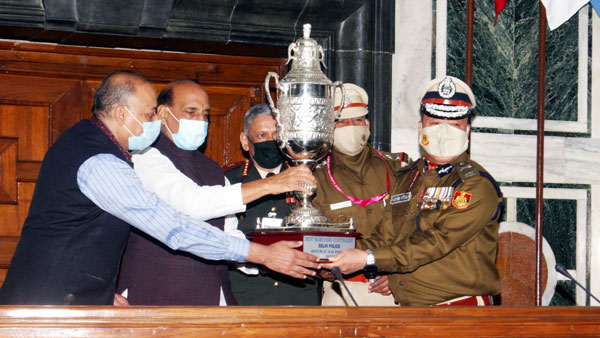 Rajnath Singh hands over best marching contingent trophies to Jat Regimental Centre, Delhi Police Rajnath Singh hands over best marching contingent trophies to Jat Regimental Centre, Delhi Police