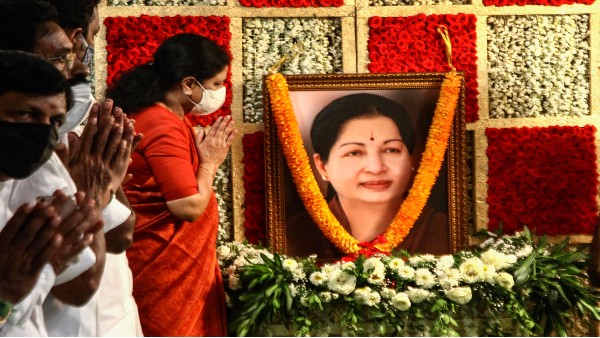 Ahead of TN polls, Sasikala signals truce with AIADMK; says Jayalalithaas followers should unite Ahead of TN polls, Sasikala signals truce with AIADMK; says Jayalalithaas followers should unite