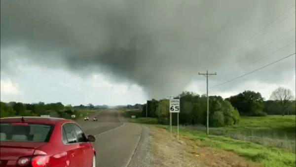 8 tornadoes hit Alabama, killing at least 5 8 tornadoes hit Alabama, killing at least 5