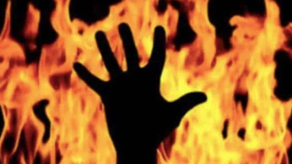Kolkata: 22-year-old takes father out for dinner, gets him drunk, sets him on fire Kolkata: 22-year-old takes father out for dinner, gets him drunk, sets him on fire