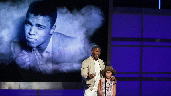 Jamie Foxx to portray Mike Tyson in limited series Jamie Foxx to portray Mike Tyson in limited series