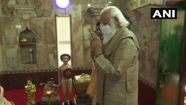 PM Modi offers prayer at Matua temple in Bangladesh PM Modi offers prayer at Matua temple in Bangladesh