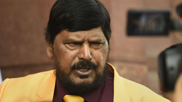 Ramdas Athawale meets Kovind, seeks Presidents rule in Maharashtra Ramdas Athawale meets Kovind, seeks Presidents rule in Maharashtra