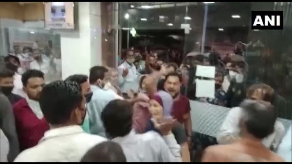 COVID-19: 7 deaths at Maharashtra hospital spark anger; relatives allege lack of oxygen supply COVID-19: 7 deaths at Maharashtra hospital spark anger; relatives allege lack of oxygen supply
