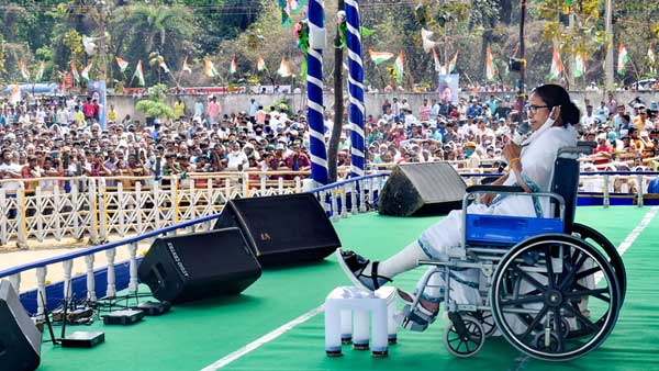 Barred from campaigning for 24 hours, Mamata to stage sit-in-protest Barred from campaigning for 24 hours, Mamata to stage sit-in-protest