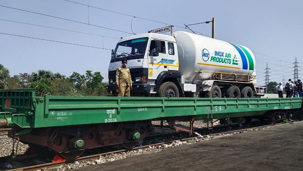 Green Corridor being created to fast movement of Oxygen Express Trains Green Corridor being created to fast movement of Oxygen Express Trains