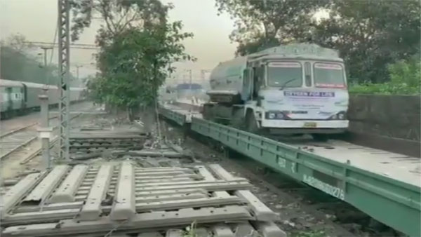 First oxygen express with 70 tonnes of oxygen reaches Delhi First oxygen express with 70 tonnes of oxygen reaches Delhi