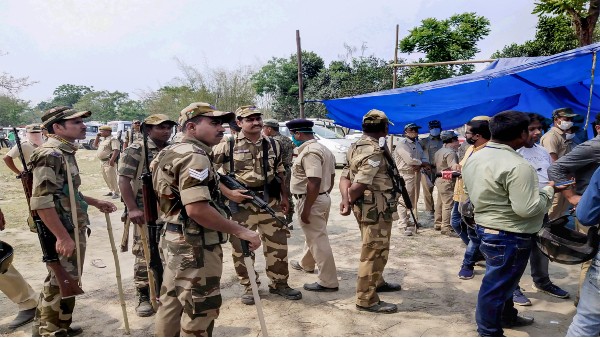 Cooch Behar: EC says CISF firing absolutely necessary to save lives of voters; Bans politcal visit for 72 hour Cooch Behar: EC says CISF firing absolutely necessary to save lives of voters; Bans politcal visit for 72 hour