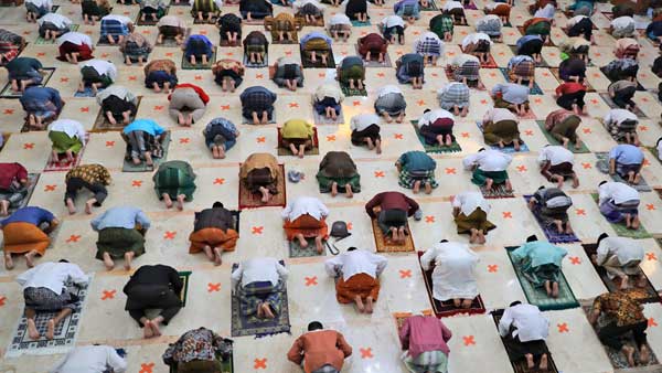 HC refuses permission for mass prayers during Ramadan at Mumbai Mosque HC refuses permission for mass prayers during Ramadan at Mumbai Mosque