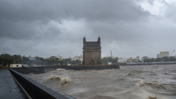 Cyclone Tauktae: High tide likely at 3.30pm in Mumbai; Heavy showers, strong winds lash financial capital Cyclone Tauktae: High tide likely at 3.30pm in Mumbai; Heavy showers, strong winds lash financial capital
