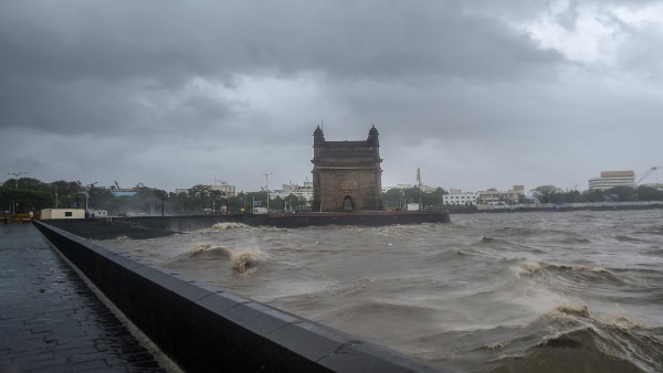Intense rain likely in Mumbai; 2 dead in Palghar, 1 in Thane Intense rain likely in Mumbai; 2 dead in Palghar, 1 in Thane