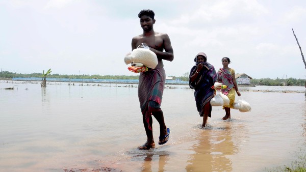 PM Modi announces Rs 1000 cr for cyclone relief in Odisha, Bengal, Jharkhand PM Modi announces Rs 1000 cr for cyclone relief in Odisha, Bengal, Jharkhand