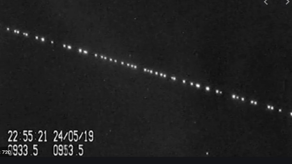 UFO? String of satellites over US night sky baffles residents, bugs astronomers UFO? String of satellites over US night sky baffles residents, bugs astronomers