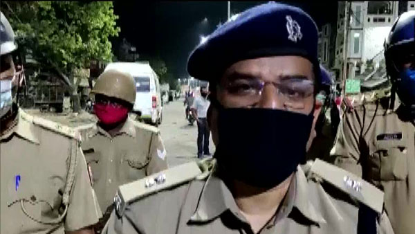 UP: 17-year-old dies after alleged thrashing by police for violating ‘corona curfew’; constable suspended UP: 17-year-old dies after alleged thrashing by police for violating ‘corona curfew’; constable suspended