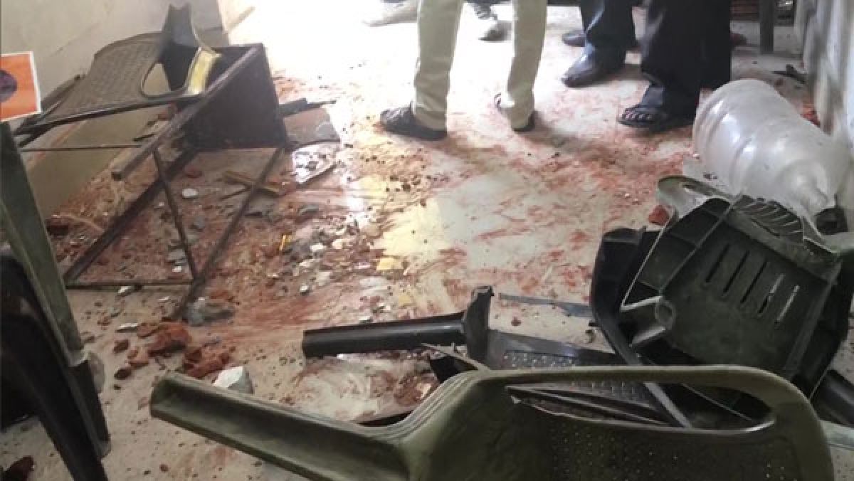 West Bengal post-poll violence: MHA team meets Guv, to seek report West Bengal post-poll violence: MHA team meets Guv, to seek report