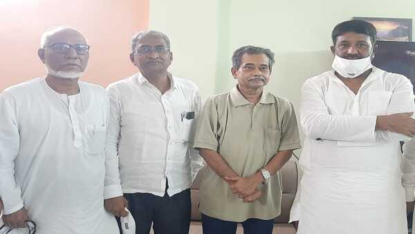 TMC leaders meet Abhijit Mukherjee in Murshidabad TMC leaders meet Abhijit Mukherjee in Murshidabad