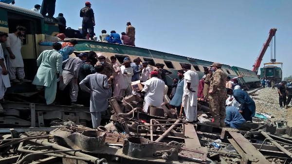 50 killed, 70 injured as passenger trains collide in southern Pakistan ; Army called in 50 killed, 70 injured as passenger trains collide in southern Pakistan ; Army called in