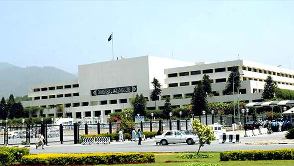 Abuses hurled, budget copies thrown: Pak Parliament touches new low Abuses hurled, budget copies thrown: Pak Parliament touches new low
