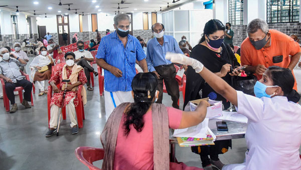 NGO organises drive through vaccination camp for people aged 18-44 in Delhi NGO organises drive through vaccination camp for people aged 18-44 in Delhi