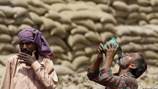 Climate-fueled heat stress threatens worker productivity Climate-fueled heat stress threatens worker productivity