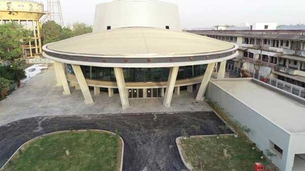 A well equipped centre: A well equipped centre: