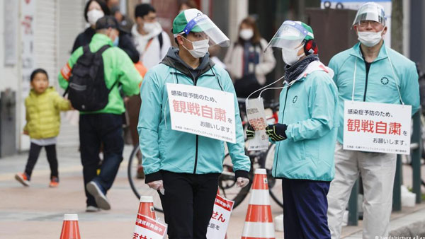 Japans coronavirus infections surge to record highs Japans coronavirus infections surge to record highs