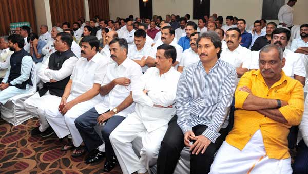 Karnataka BJP MLAs likely to elect new CM tonight, transition to be smooth Karnataka BJP MLAs likely to elect new CM tonight, transition to be smooth